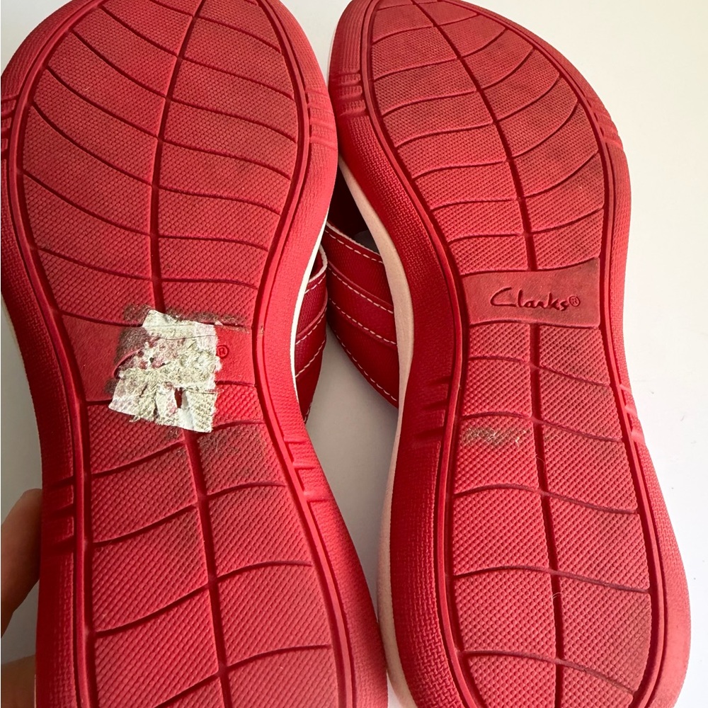Clarks Red Canvas Strap Flip Flops - Picture 5 of 7